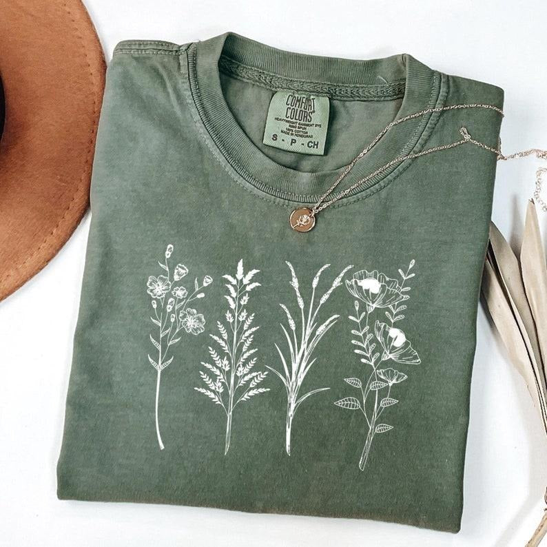 Comfort Colors Wild Flowers T-Shirt, Floral Cottagecore Tee, Botanical Nature Tshirt, Spring & Summer Style, Wild Poppy,...