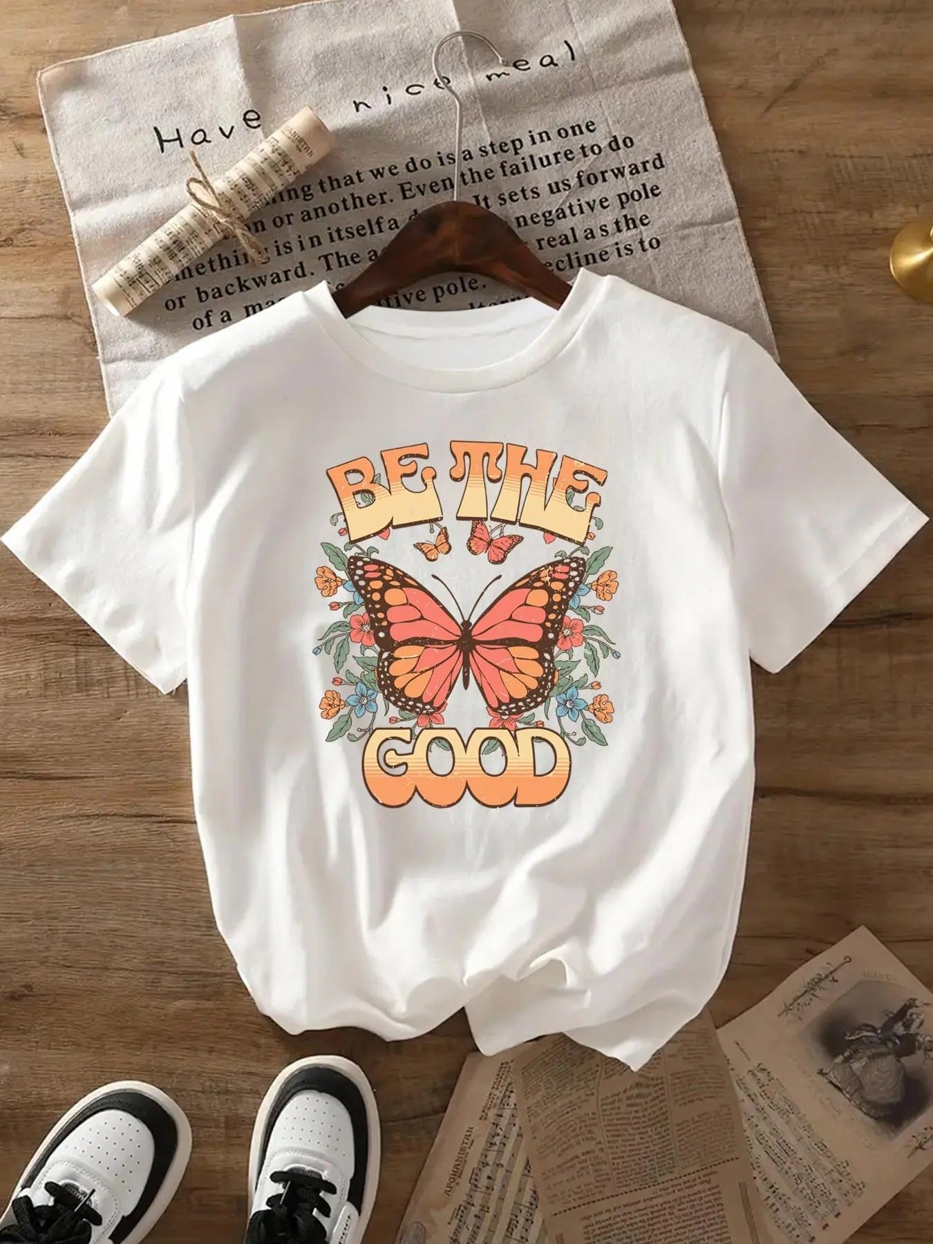 Women's Butterfly & Floral Print Round Neck Tee, Fashion Casual Crew Neck Short Sleeve T-Shirt for Daily Holiday Vacation...