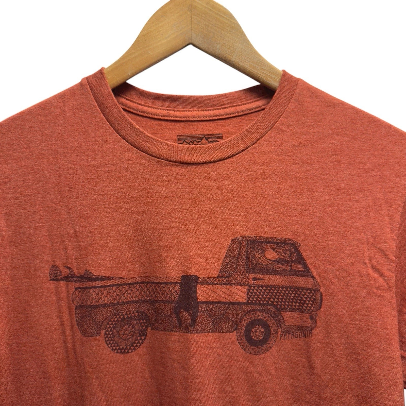 Patagonia Mens Size Small Slim Fit Orange Crewneck Truck Graphic S/S T-Shirt euc