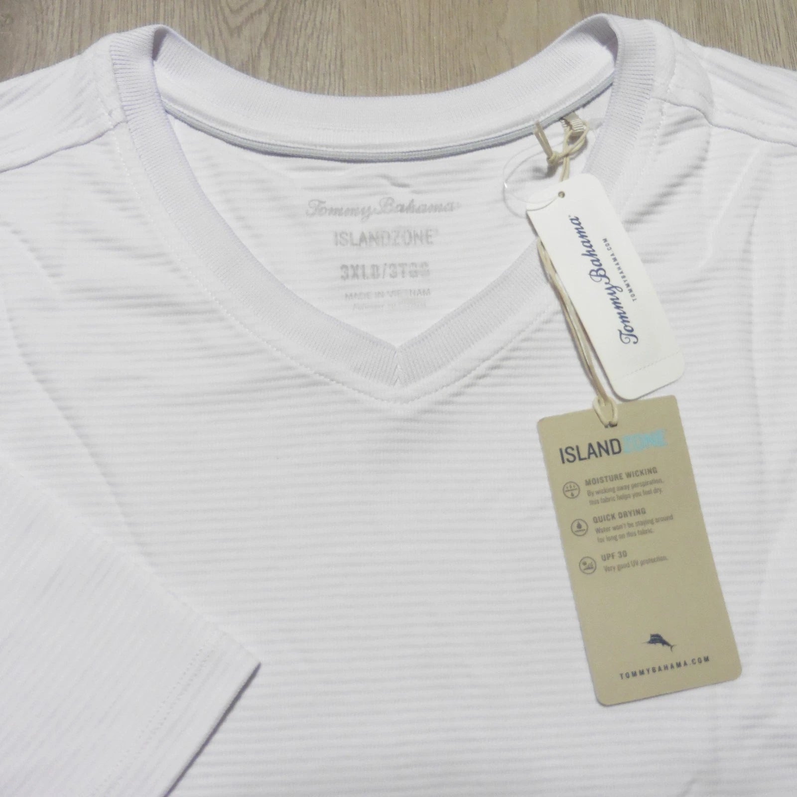TOMMY BAHAMA Mens 3XLB 3XL BIG T SHIRT COASTAL CREST V NECK WHITE HAWAIIAN